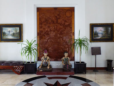 Holiday Hotel social distancing